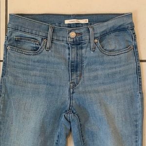 Levi’s Women’s slimming skinny blue jeans